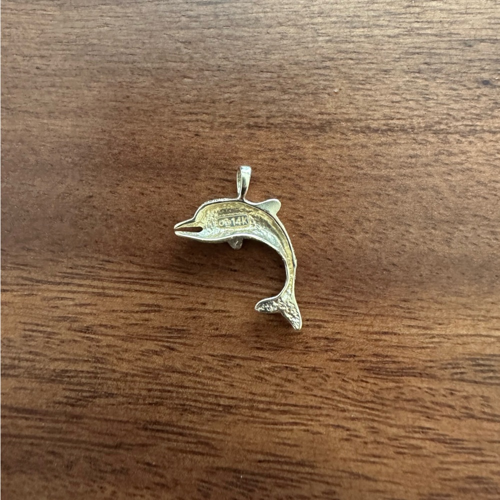 14k yellow gold Dolphin pendant - Picture 3 of 5